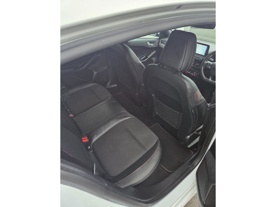 2019 Ford Focus - image 11