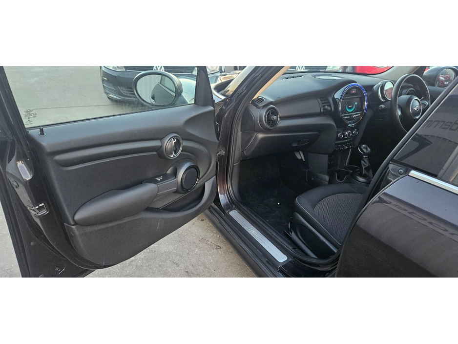 2016 MINI Cooper - image 20