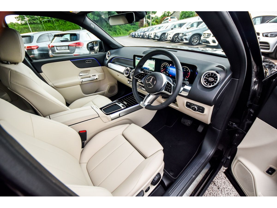 2025 Mercedes-Benz GLB - image 8