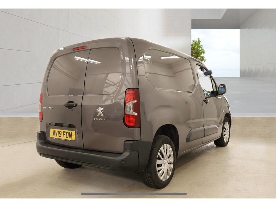 2019 Peugeot Partner - image 3
