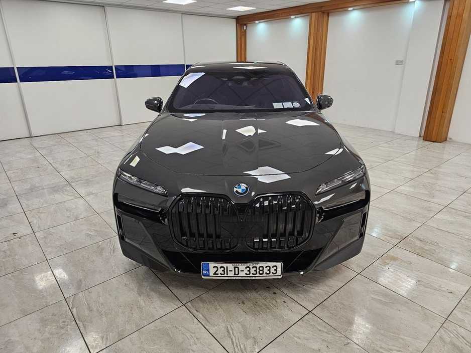 2023 BMW 7 Series - image 8