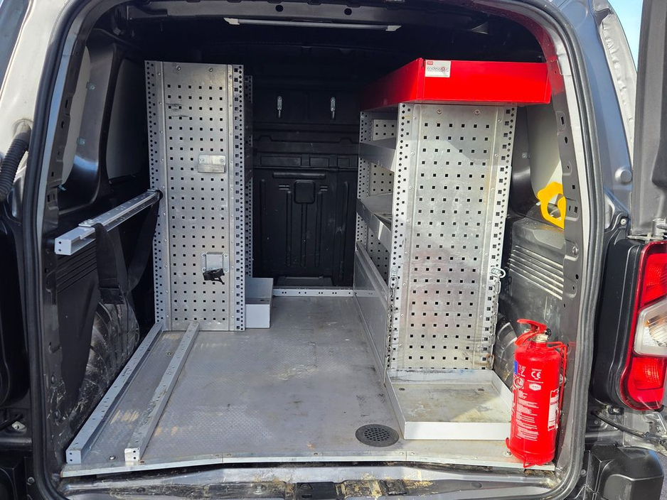 2020 Peugeot Partner - image 12