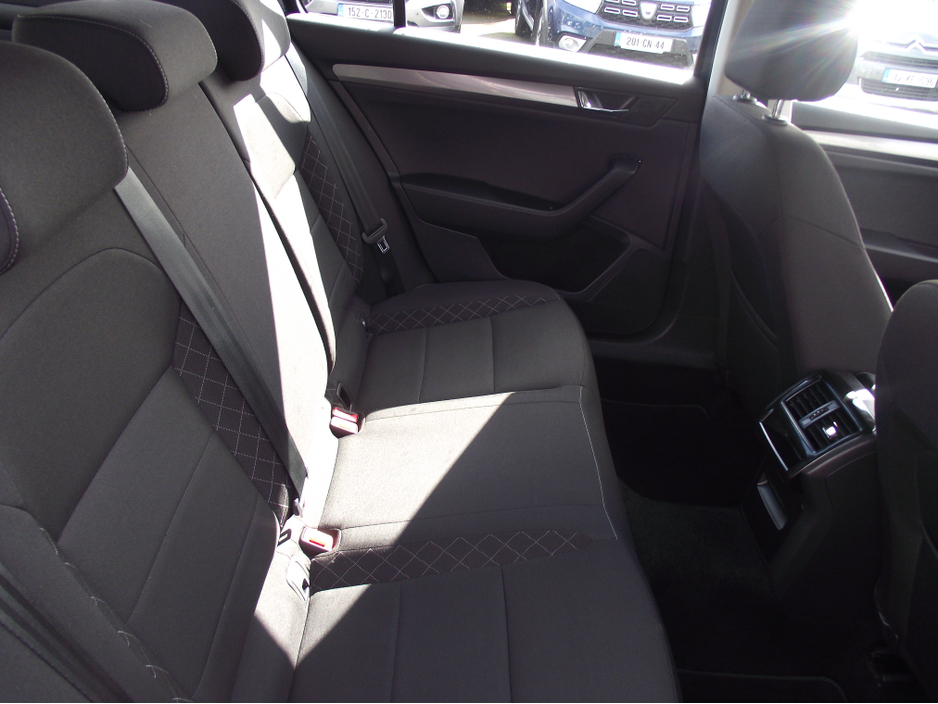 2021 Skoda Superb - image 12