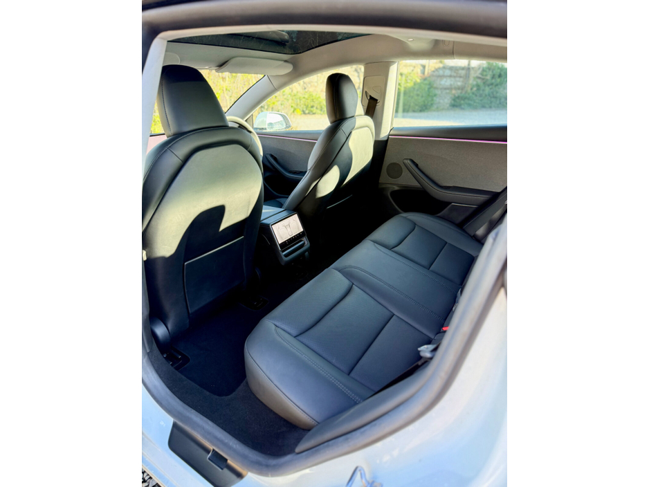 2025 Tesla Model 3 - image 27
