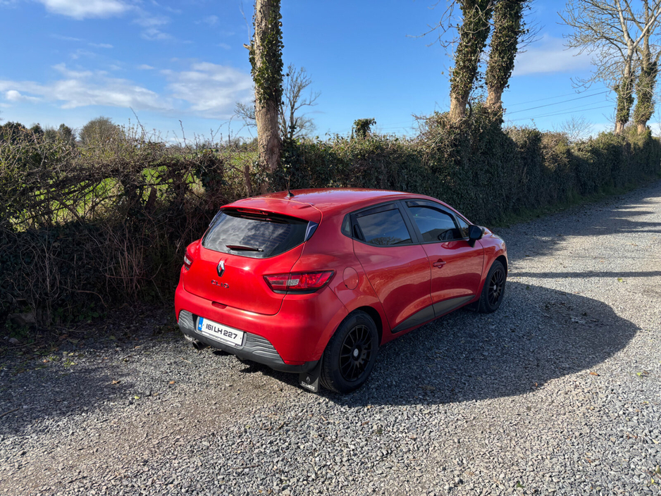 2016 Renault Clio - image 11