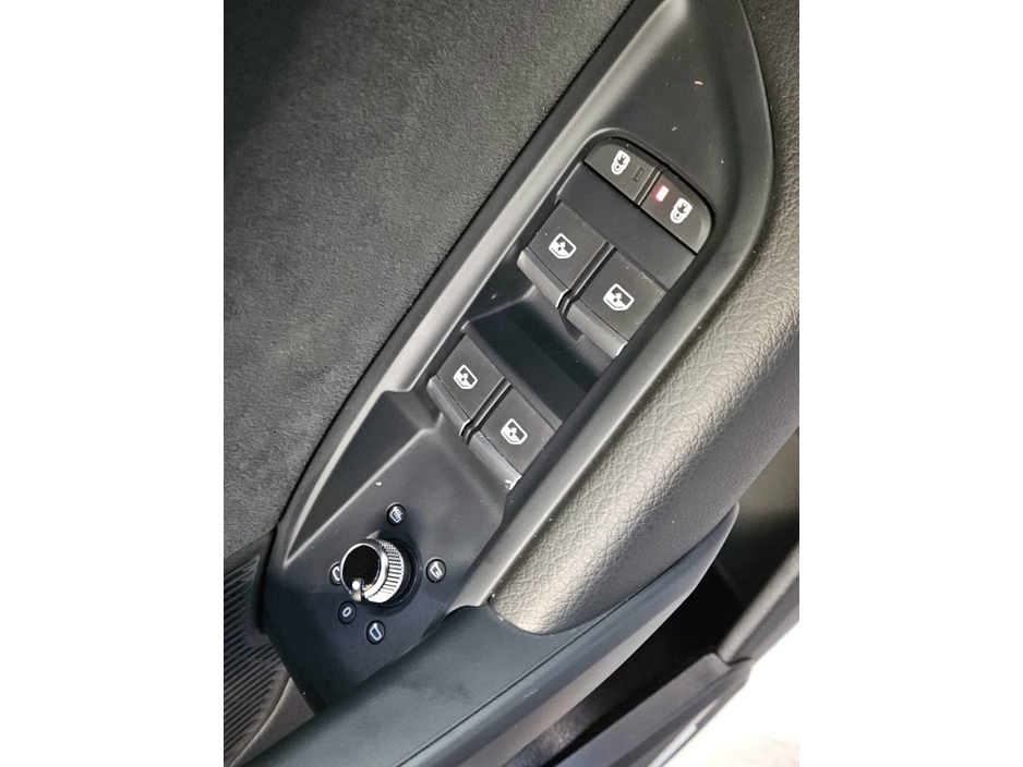 2024 Audi Q5 - image 12