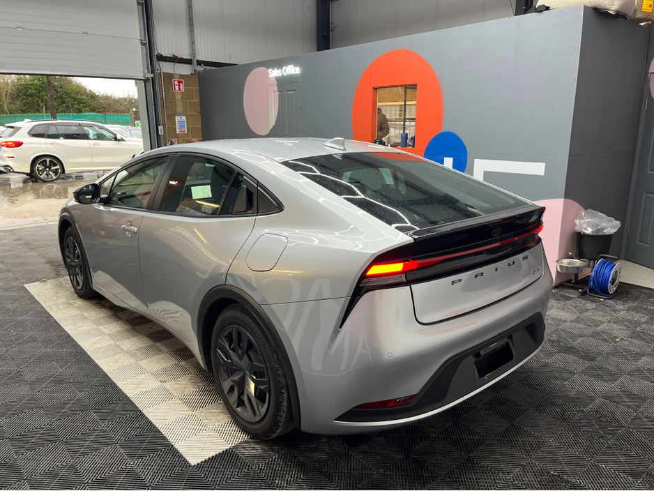 2025 Toyota Prius - image 4