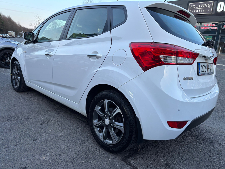 2020 Hyundai ix20 - image 10