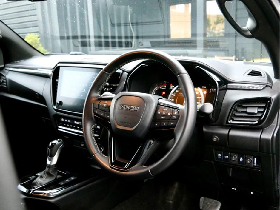 2025 Isuzu D-MAX - image 19