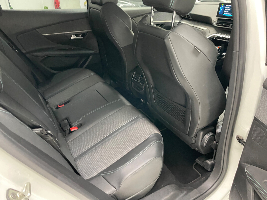 2021 Peugeot 3008 - image 12