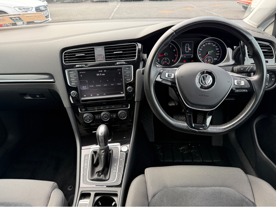 2015 Volkswagen Golf - image 14