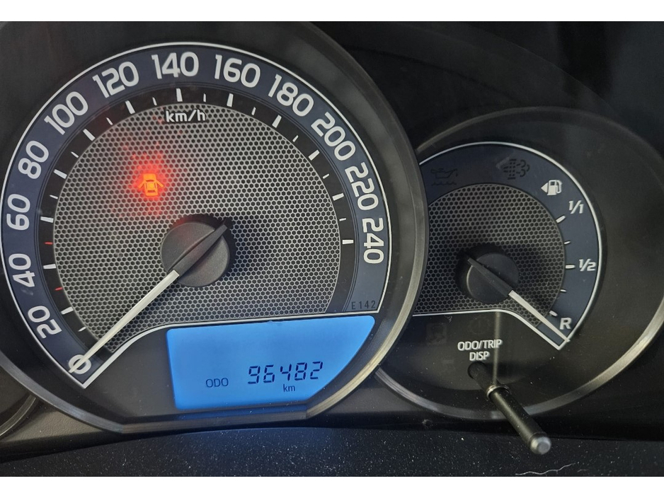 2014 Toyota Corolla - image 3