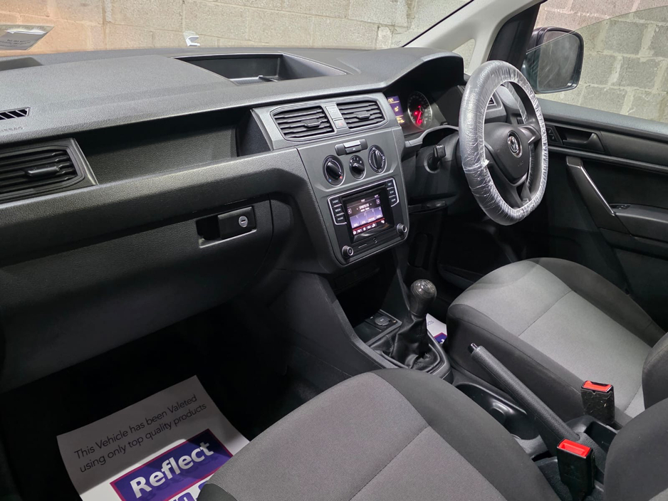 2018 Volkswagen Caddy - image 8