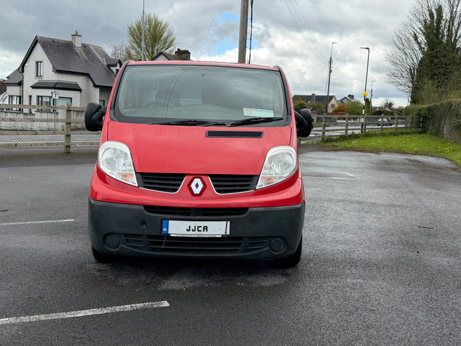 2010 Renault Trafic - image 2