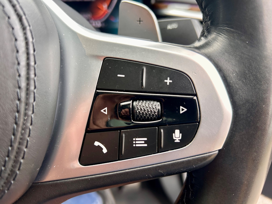 2020 BMW 5 Series - image 16