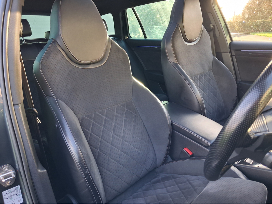 2018 Skoda Superb - image 8