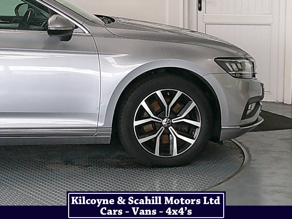 2022 Volkswagen Passat - image 29