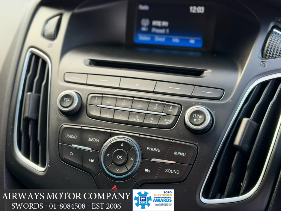 2016 Ford Focus - image 5