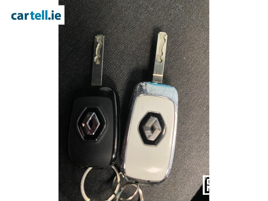 2022 Renault Clio - image 8