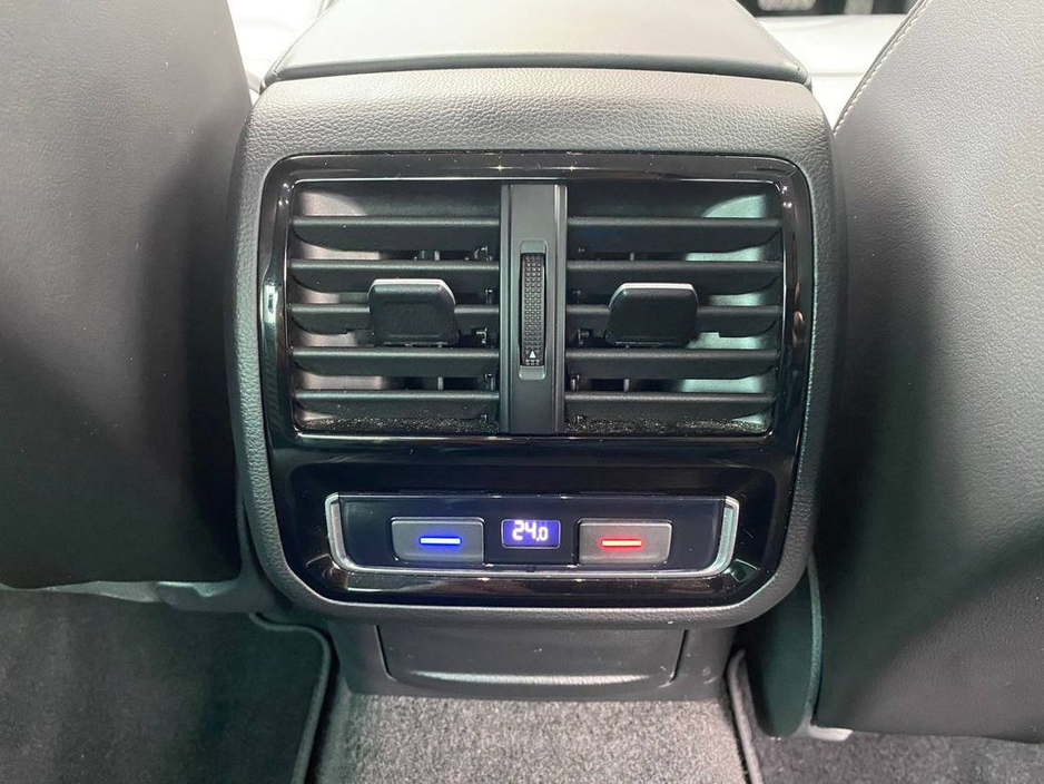 2020 Volkswagen Passat - image 13