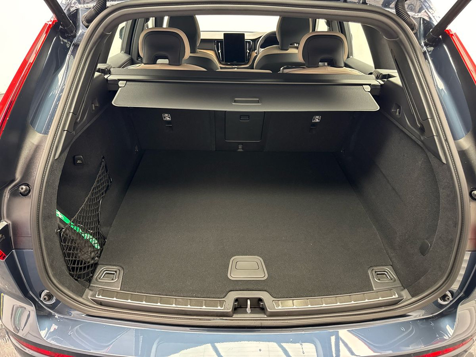 2026 Volvo XC60 - image 9