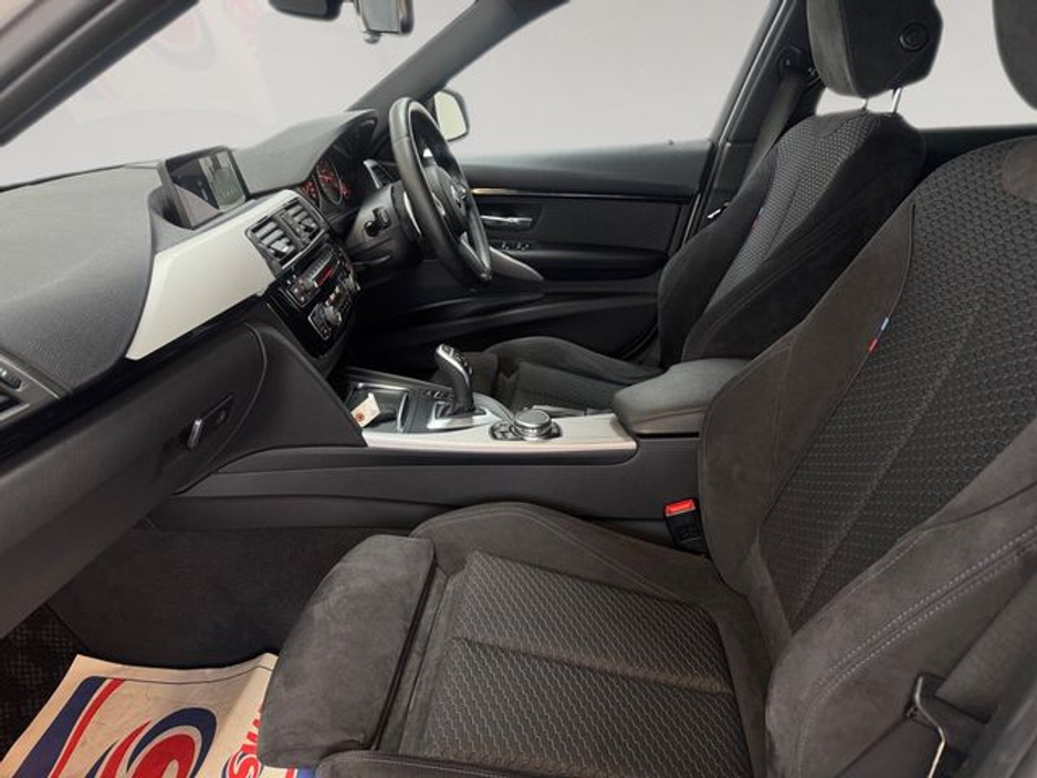 2016 BMW 3 Series - image 17