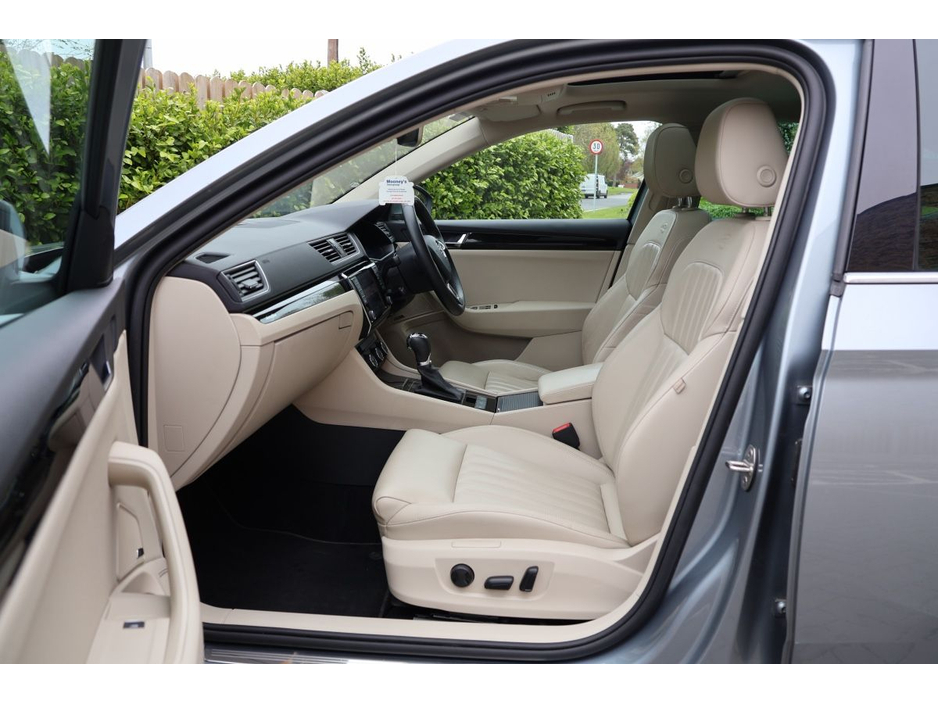2016 Skoda Superb - image 12