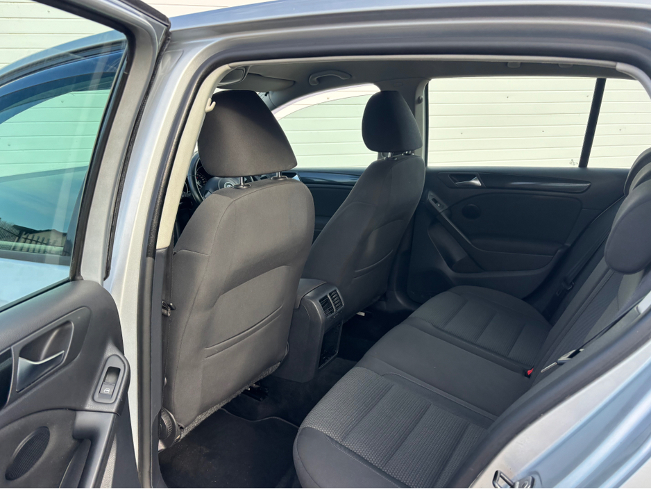 2011 Volkswagen Golf - image 7