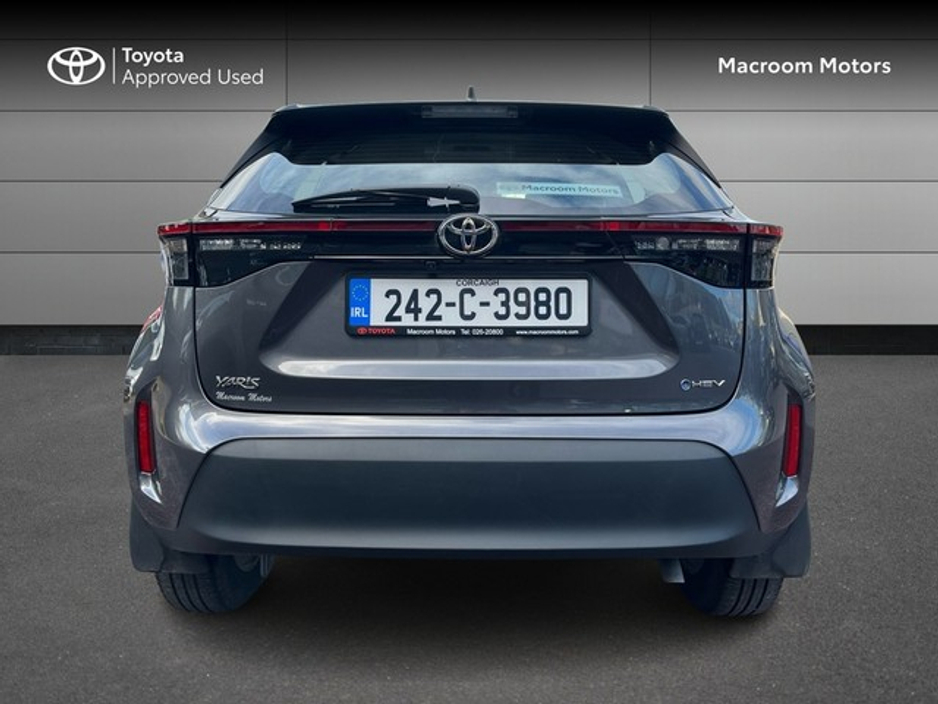 2024 Toyota Yaris Cross - image 4