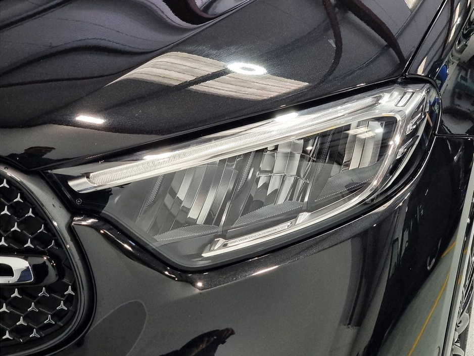 2025 Mercedes-Benz GLC Class - image 18