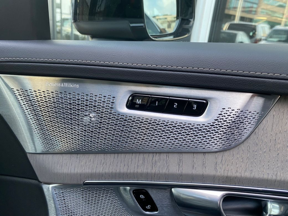 2025 Volvo XC90 - image 20