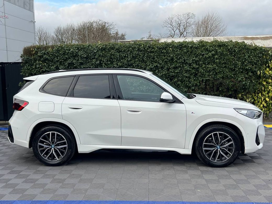 2025 BMW iX1 - image 2