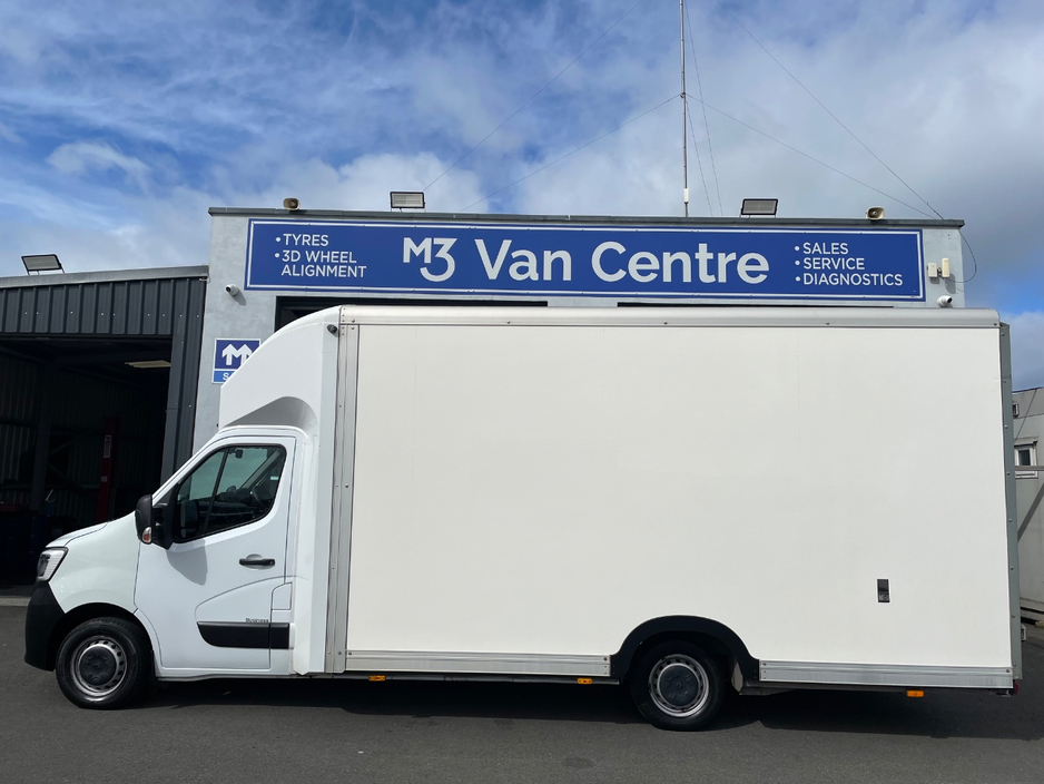 2023 Renault Master - image 2