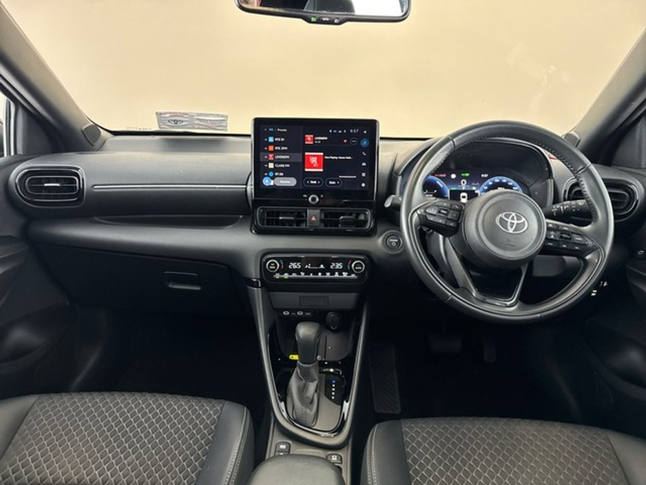 2024 Toyota Yaris PLATINUM Sunroof €28,950