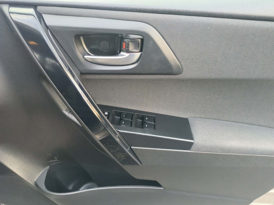 2016 Toyota Auris - image 16