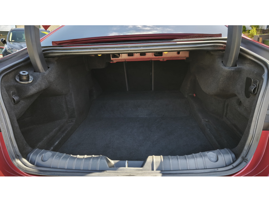 2016 Jaguar XF - image 12