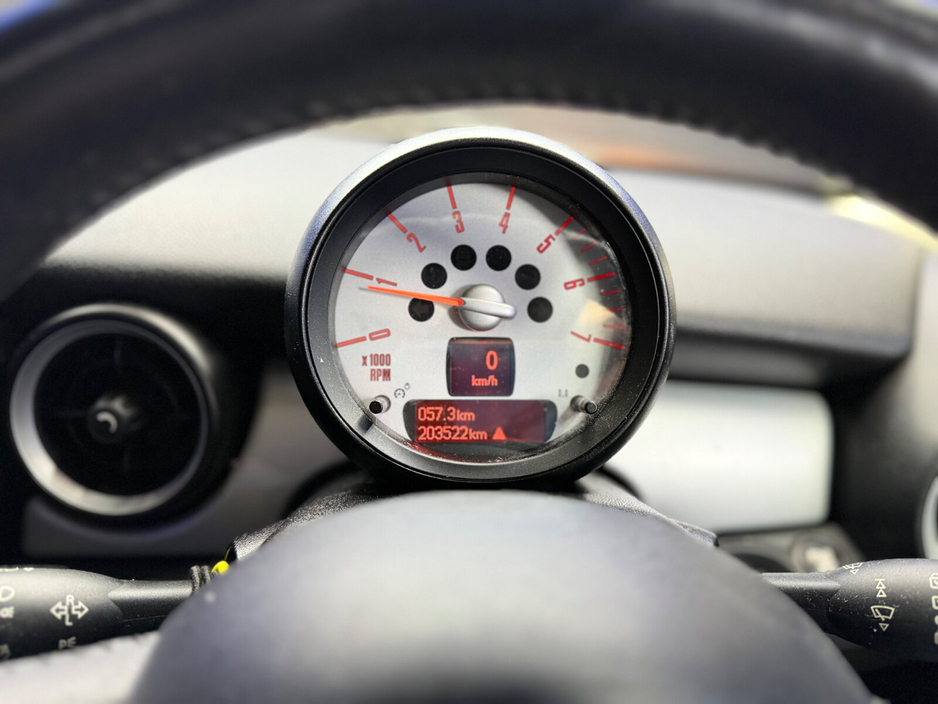 2012 MINI Hatch - image 24