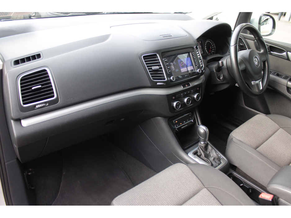 2014 Volkswagen Sharan - image 26