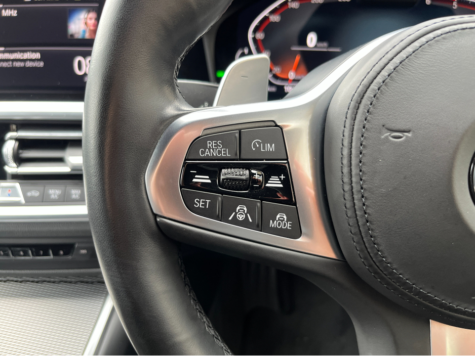 2021 BMW 3 Series - image 26