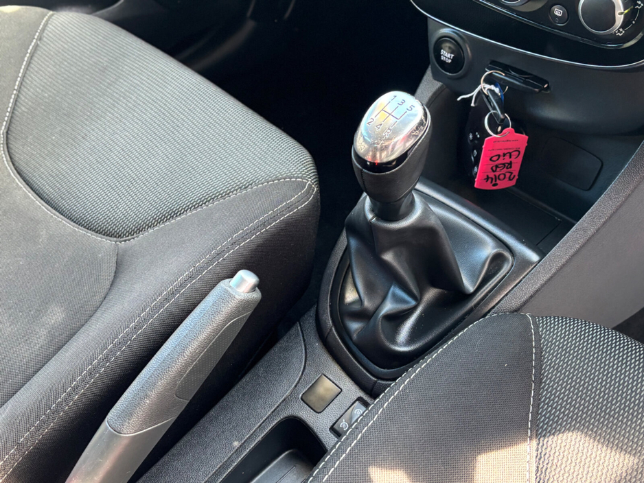 2017 Renault Clio - image 13