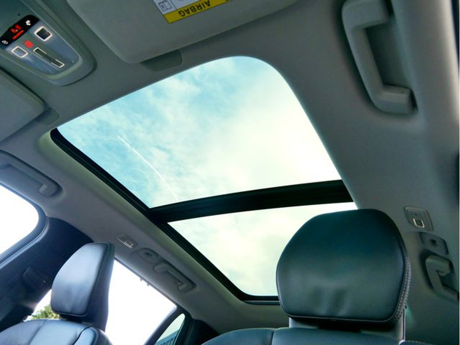 2025 Volvo XC90 - image 27