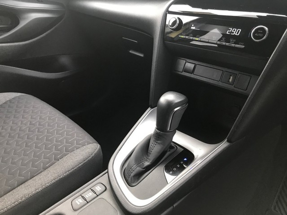 2022 Toyota Yaris Cross - image 13