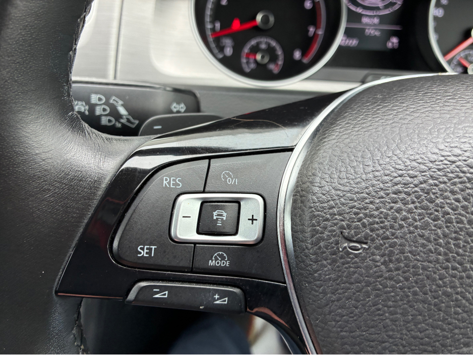 2014 Volkswagen Golf - image 19