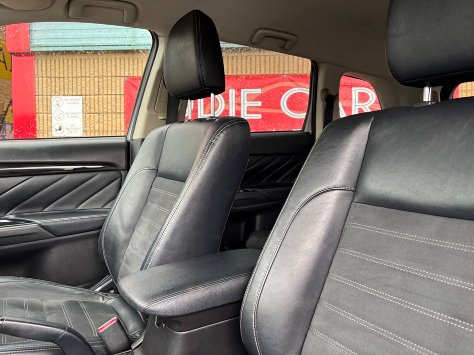 2015 Mitsubishi Outlander PHEV Intense+ €10,950