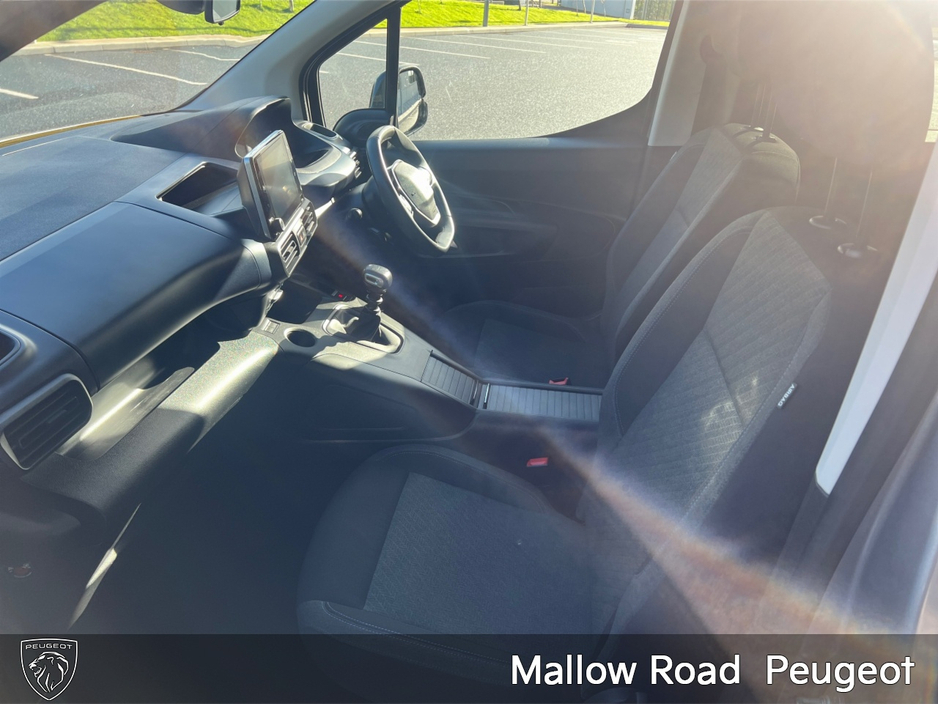 2023 Peugeot Rifter - image 7