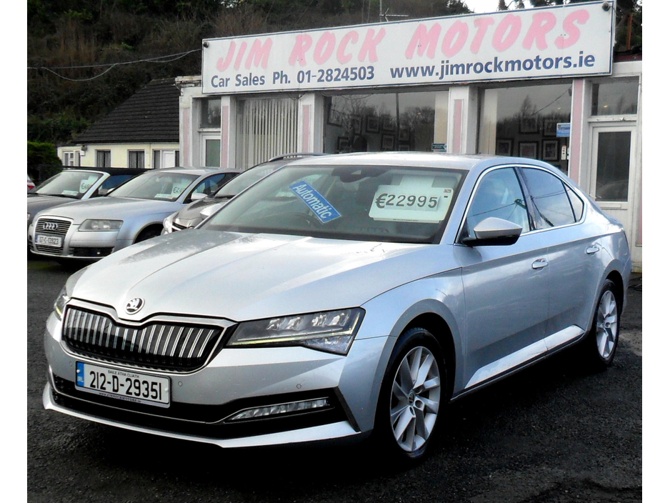 2022 Skoda Superb - image 3