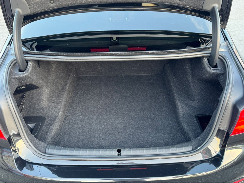 2017 BMW 5 Series - image 29