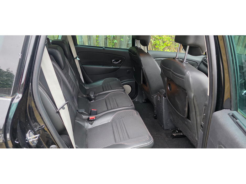 2015 Renault Grand Scenic - image 3