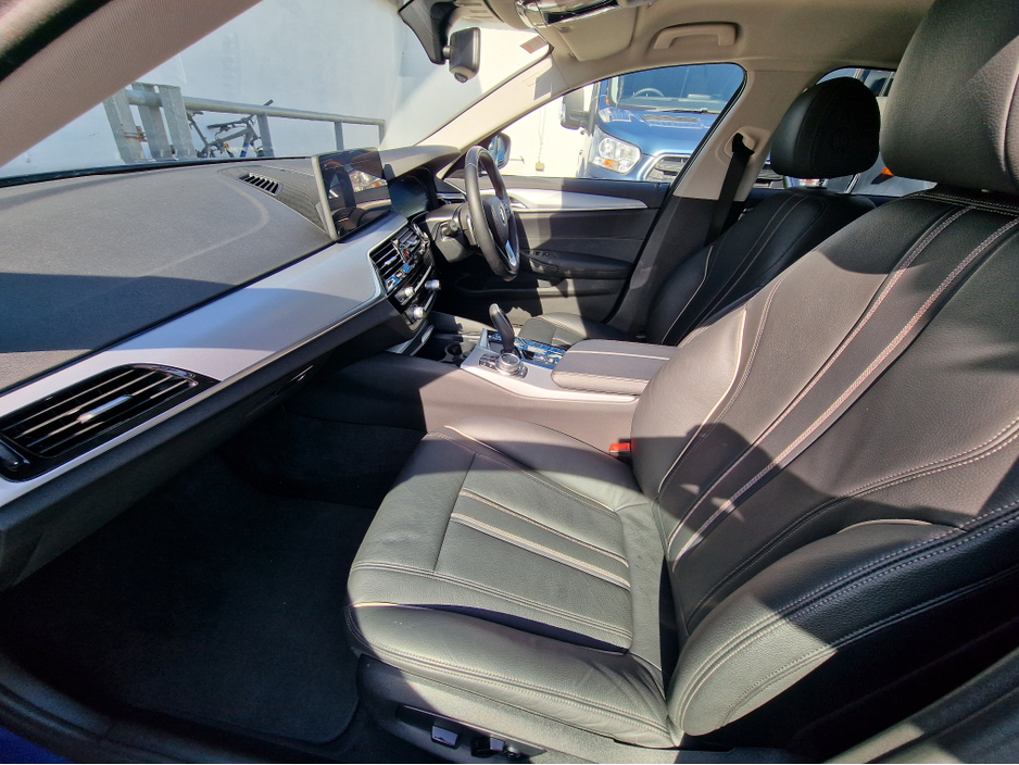 2022 BMW 5 Series - image 31