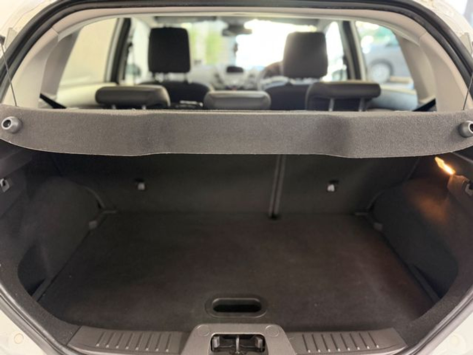 2015 Ford Fiesta - image 14